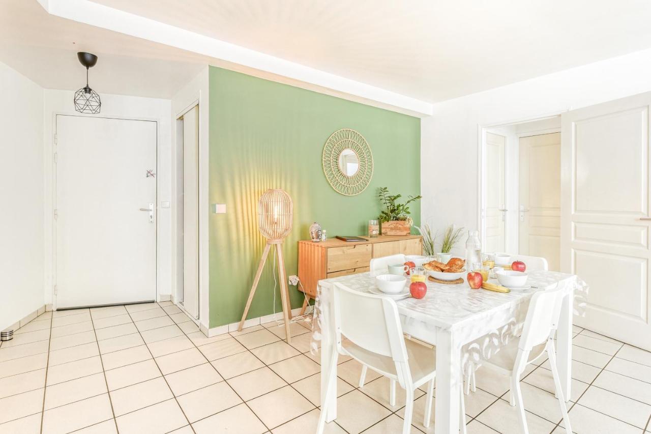 Appart'Hotel Versailles Saint Cyr L'Ecole - Gare Sncf A 100M Et Parking Prive Экстерьер фото