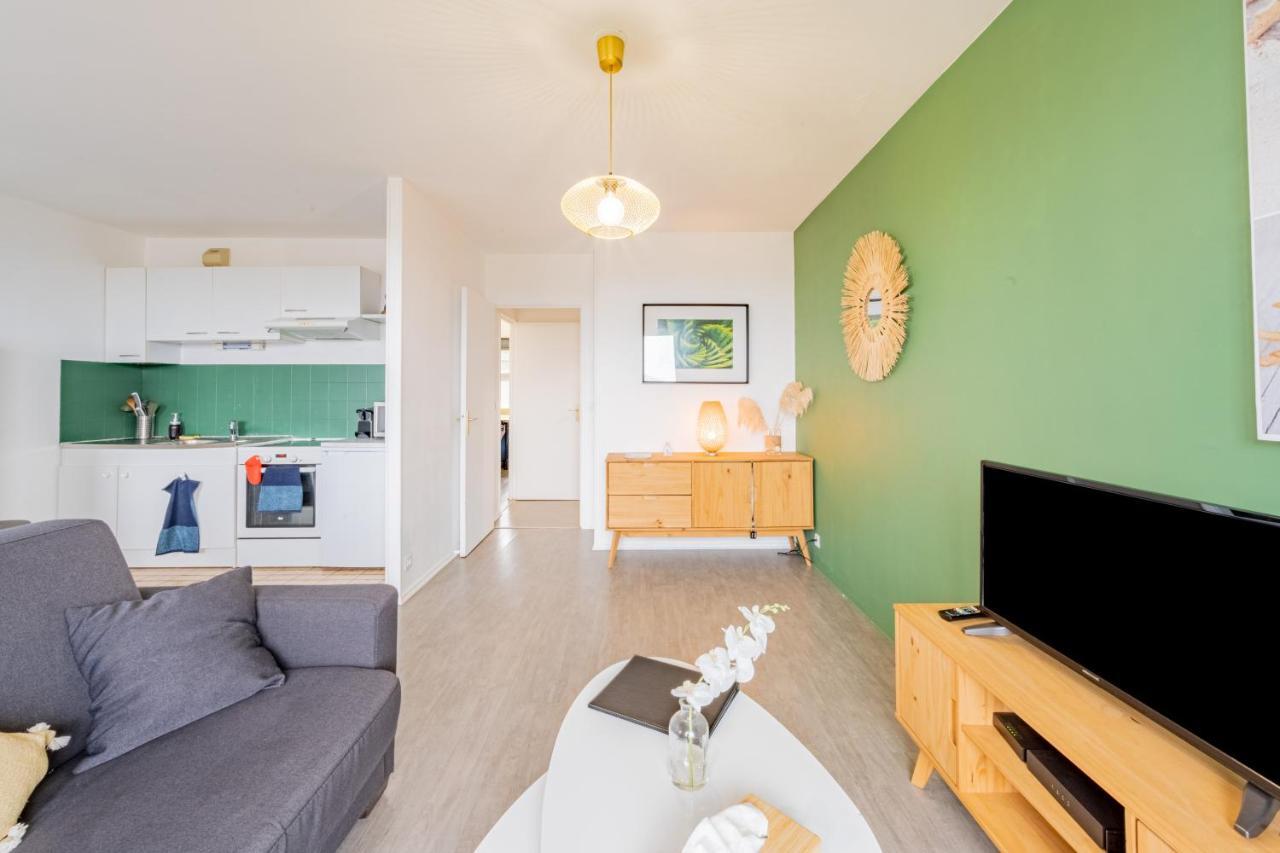 Appart'Hotel Versailles Saint Cyr L'Ecole - Gare Sncf A 100M Et Parking Prive Экстерьер фото