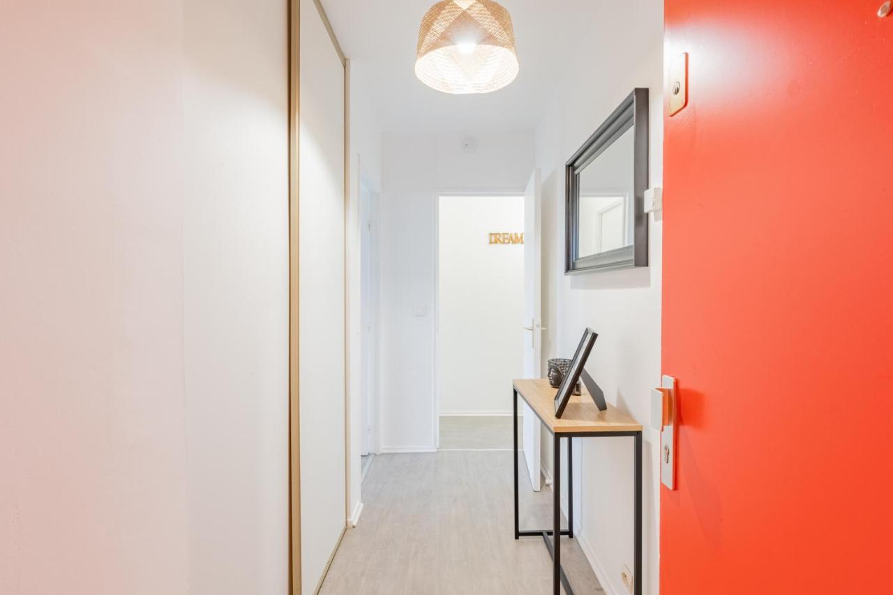 Appart'Hotel Versailles Saint Cyr L'Ecole - Gare Sncf A 100M Et Parking Prive Экстерьер фото